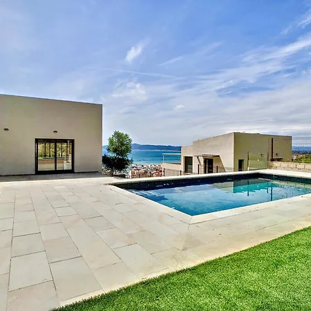 Villa With View & Private Pool *