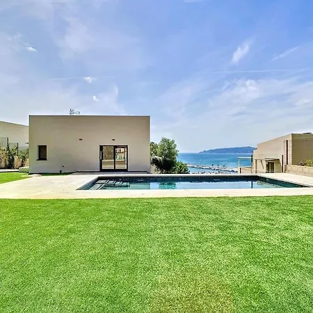 Villa With View & Private Pool *