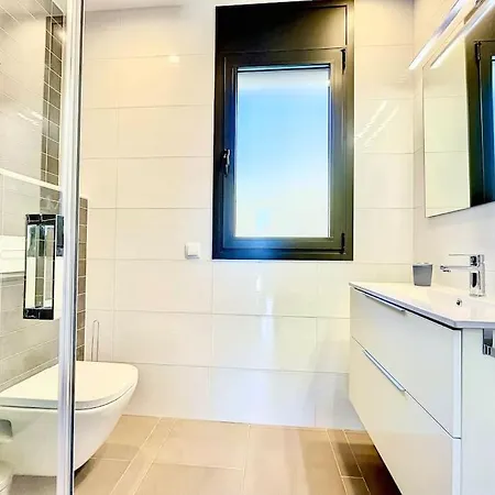 Villa With View & Private Pool