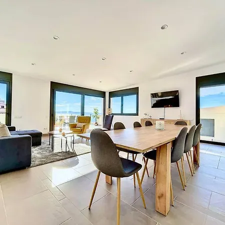 Villa With View & Private Pool *